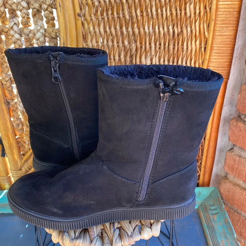 Cat & Jack Black Girls Suede Boots Size 2 Gently Used Warm and Cozy